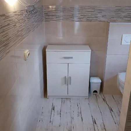 Jan 4 Apartment *