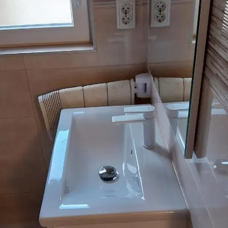 Jan 4 Apartment *